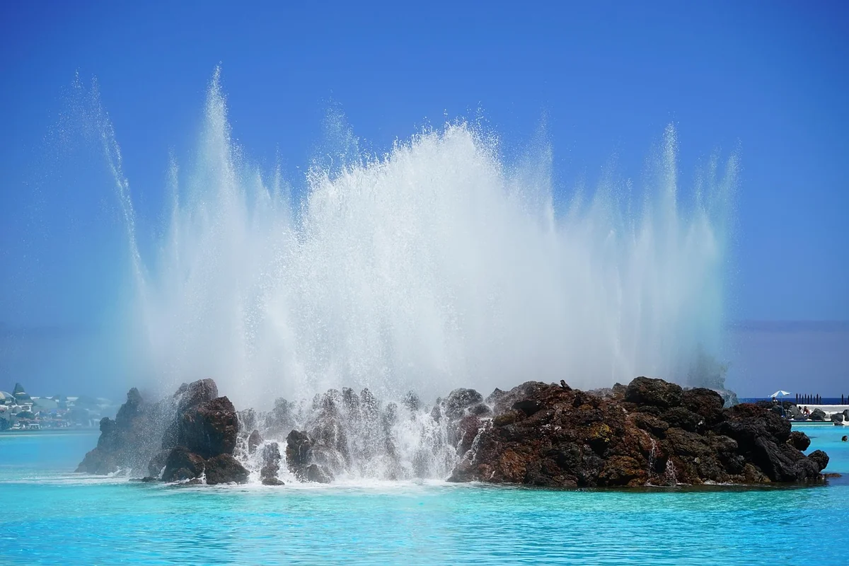 Transformez votre espace aquatique avec un habillage bois piscine tubulaire en 2026