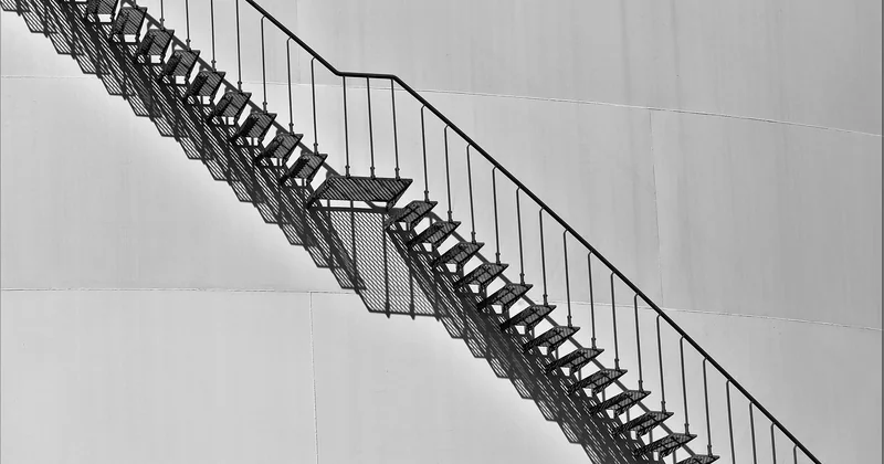 Le monte-escalier extérieur : une note à part