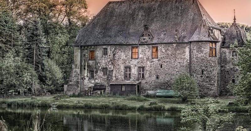 Poser une toiture en ardoise : le guide pour un résultat durable