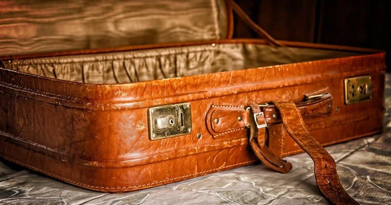 Urne mariage valise : l’idée originale pour une cérémonie inoubliable